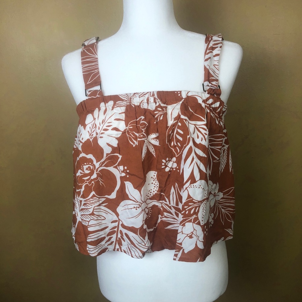 Women’s cropped camisole by the brand Paper Crane